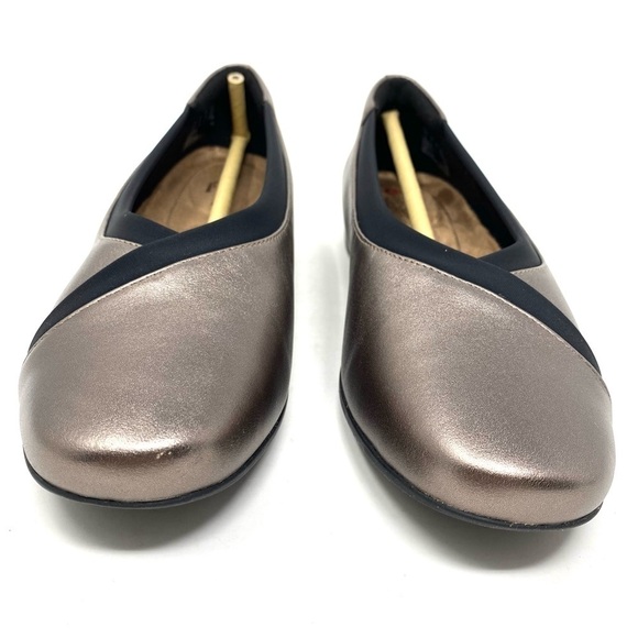 Clarks Un Darcey Ease Pebble Leather Ballet Flats - Picture 4 of 9